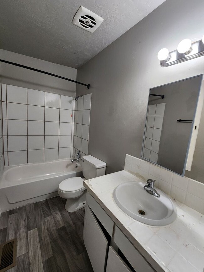 Building Photo - Weg3650 (4Plex)