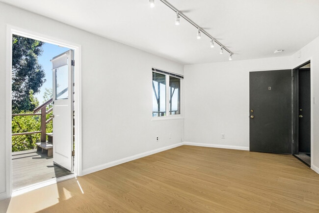 Building Photo - 52 Panoramic Way