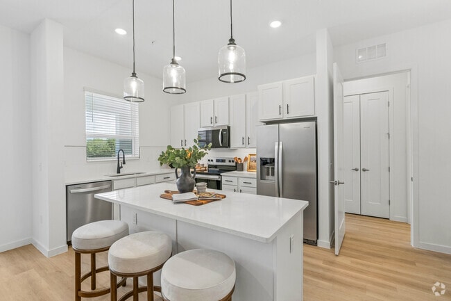 B2 2BR, 2BA - 1,237SF - Kitchen - Regency