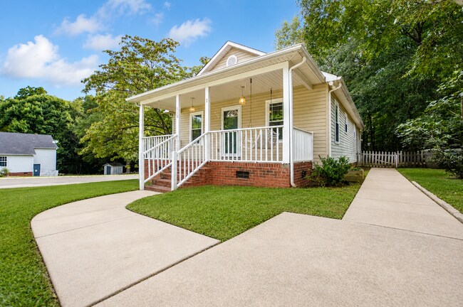 Building Photo - 2-Bedroom, 1-Bath Home in Fort Mill | $1,995 per Month