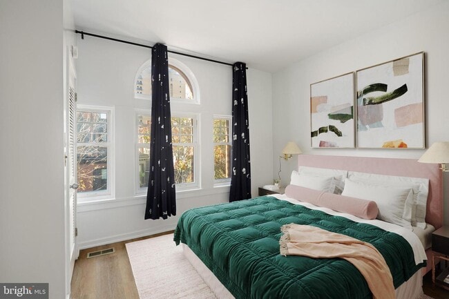 Foto del edificio - 317 S 18th St