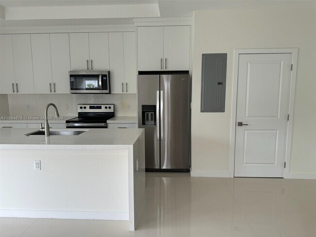 Foto del edificio - 3826 SW 87th Pl