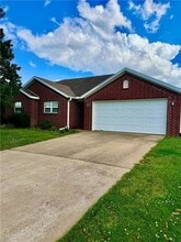 Building Photo - 4109 SW Broadstone Ave