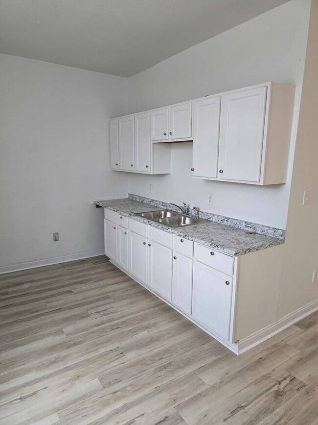 Building Photo - 4307 Hays Ave