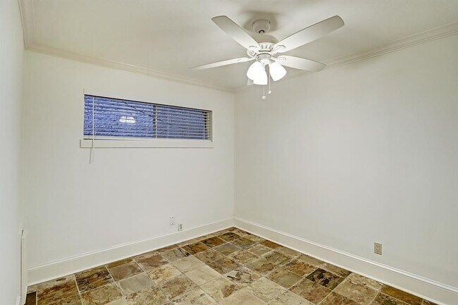 Building Photo - 2418 Mimosa Dr