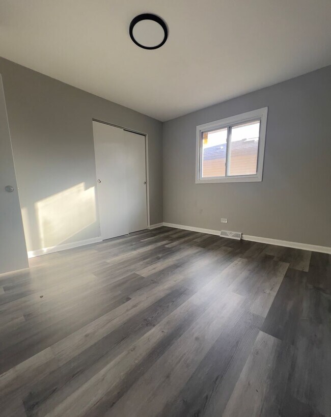 Foto del edificio - Beautiful and spacious 3 Bedroom 1 Bath House in Calumet City, IL MUST SEE