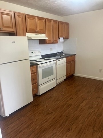 Primary Photo - 51 Pond St