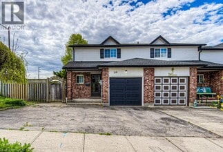 Building Photo - 2 Paisley Heights