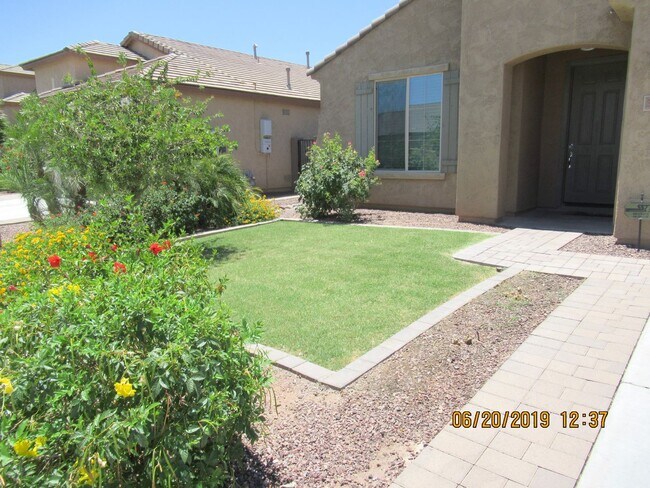 Foto del edificio - Lovely 4Bedroom / 2Bath Home!!