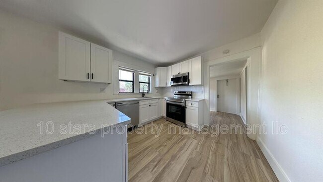 Building Photo - 1426 40th St S