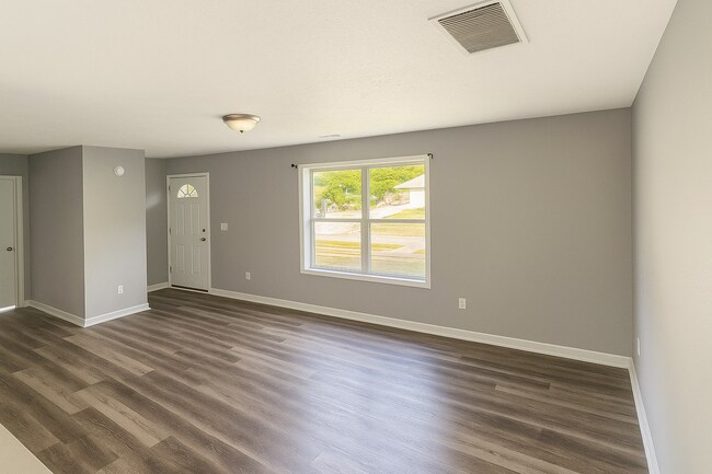 Building Photo - 2432 N Kenyon St