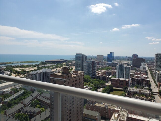 Building Photo - 100 E 14th St