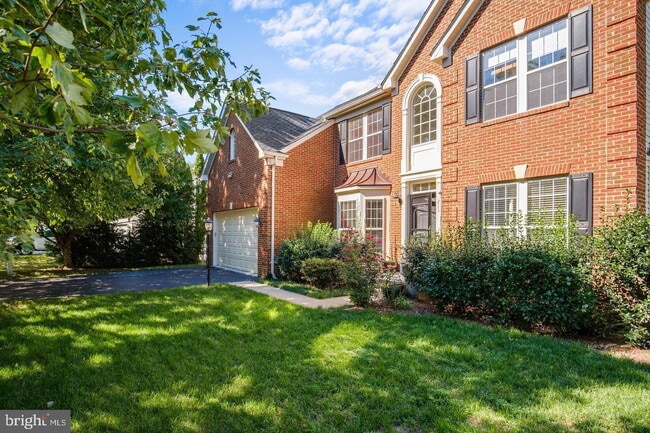 Spacious 4-Bedroom Home with Lake Views & Finished Basement - Spacious 4-Bedroom Home with Lake Views & Finished Basement