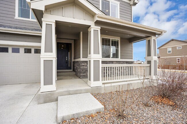 Foto del edificio - $3,700 - Stunning 4 bed/3.5bath Home in Er...