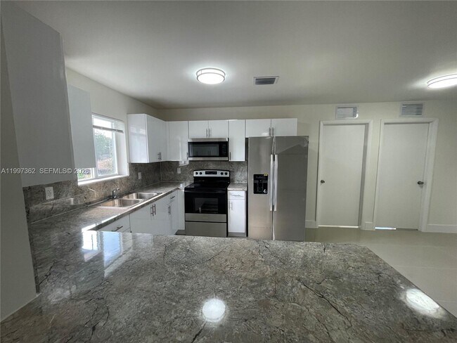 Foto del edificio - 2268 NW 52nd St