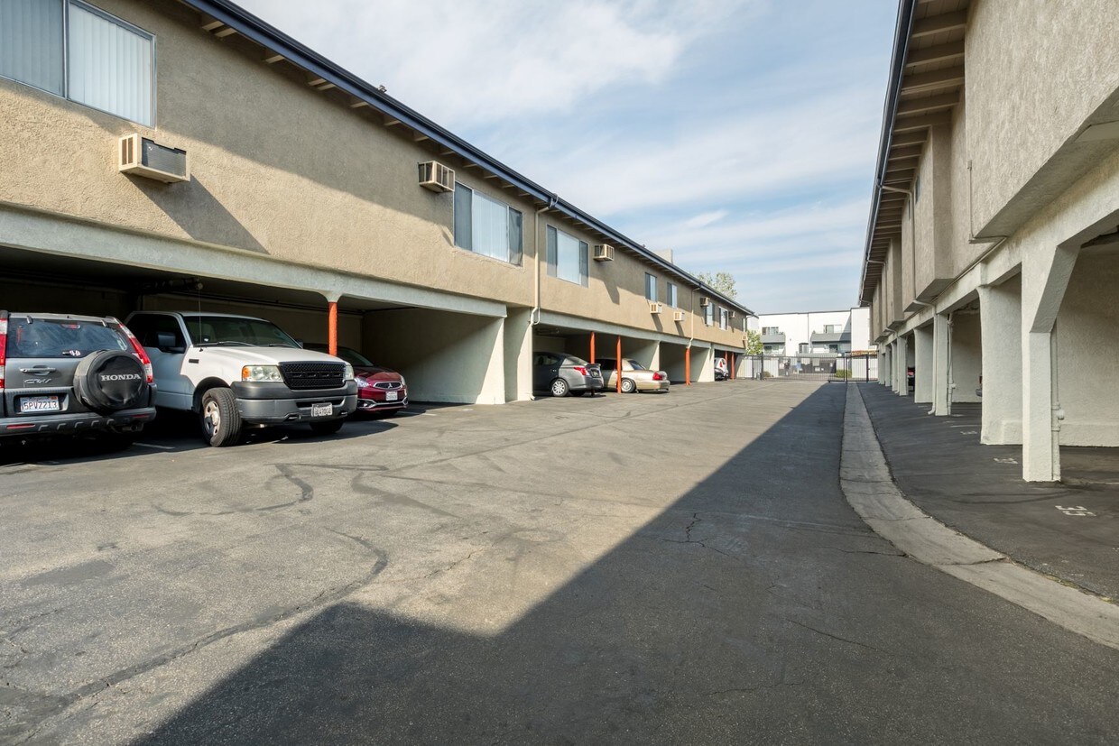 Parthenia Terrace Apartments Apartments in Canoga Park, CA Westside
