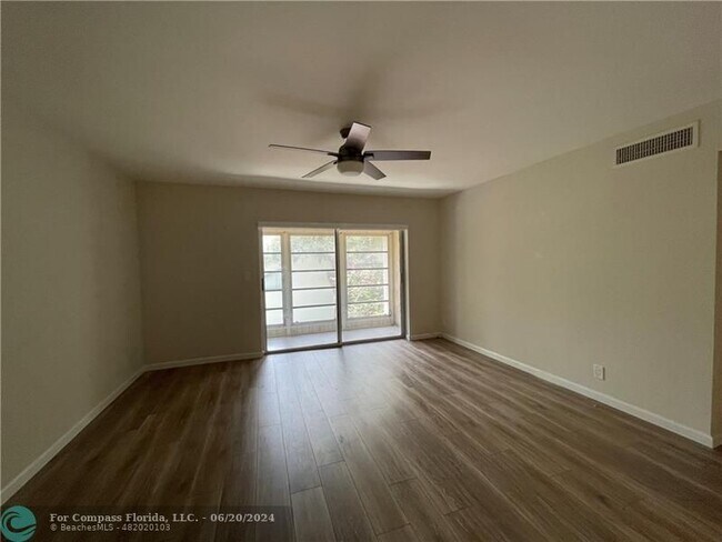 Building Photo - 9 Jacaranda Dr