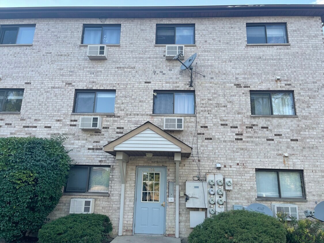 Primary Photo - 514 Spruce Dr
