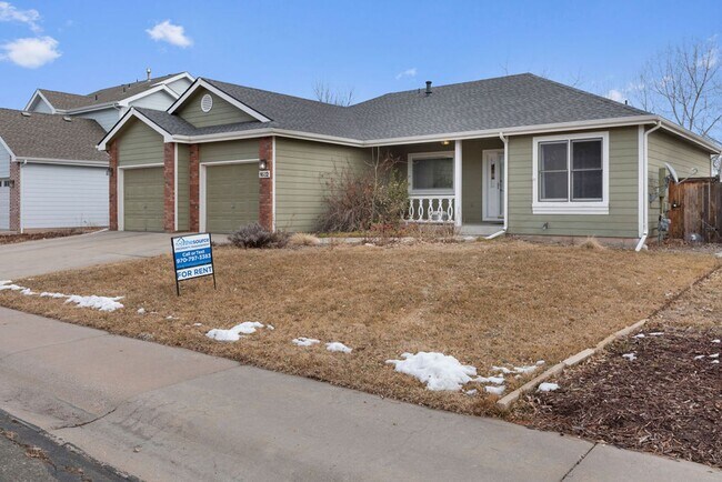 Building Photo - 3 Bedroom 2 1/2 Bath Ranch in West Fort Co...
