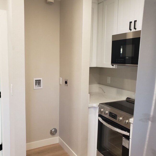 Building Photo - 6861 Yellowstone Dr