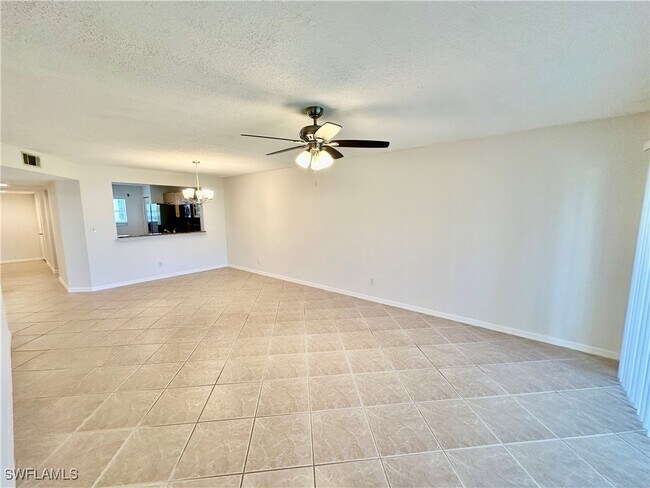 Foto del edificio - 738 Landover Cir