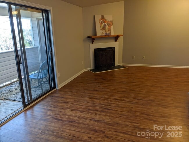Building Photo - 7530 Pebblestone Dr