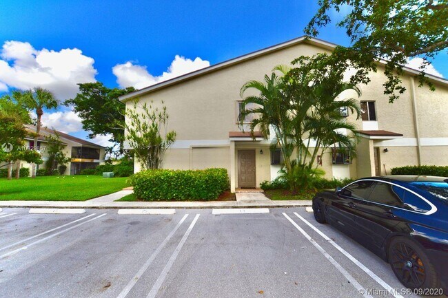 Foto del edificio - 612 Gardens Dr