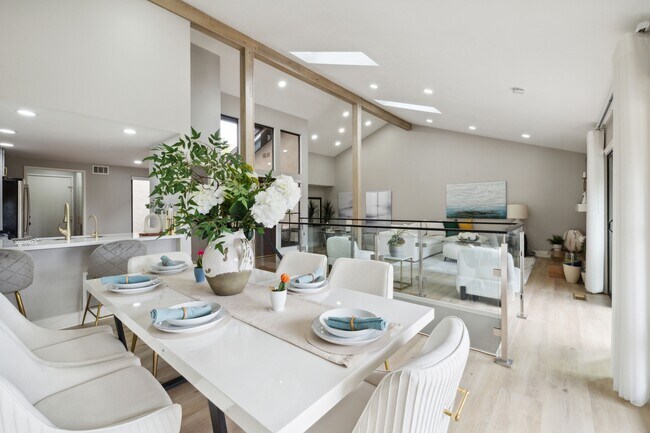 Building Photo - 25 Palos