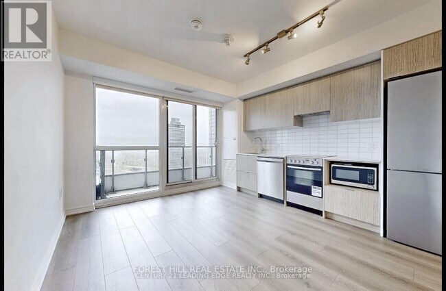 Building Photo - 395 Bloor St E