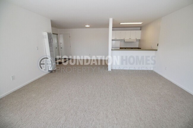 Foto del edificio - Sausalito Condo with Scenic Views!  Covered Parking!  Pool!  FOUNDATION