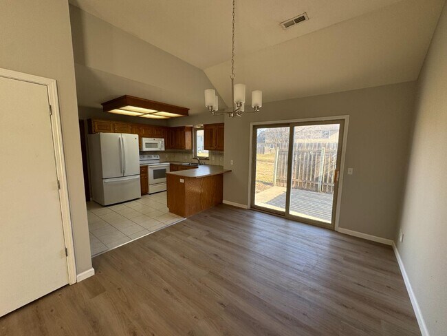 Foto del edificio - 410 Trent Ct