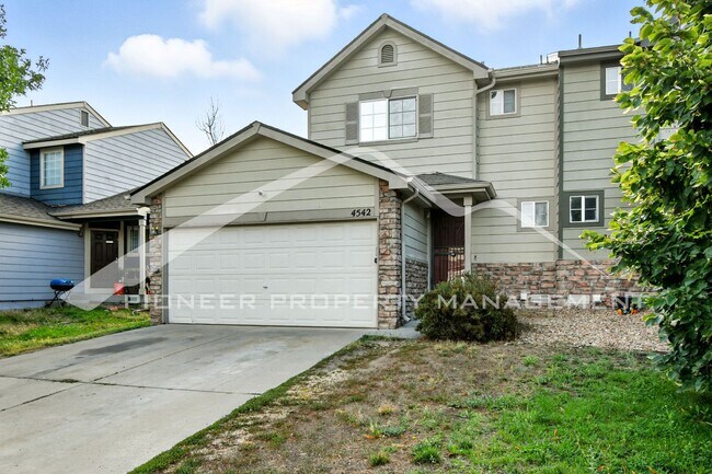 Photo - Spacious Townhouse with Washer/Dryer and F...