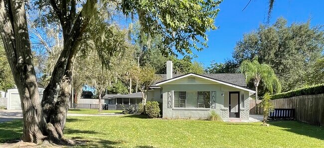 Front view of Property - 217 Adelaide Blvd