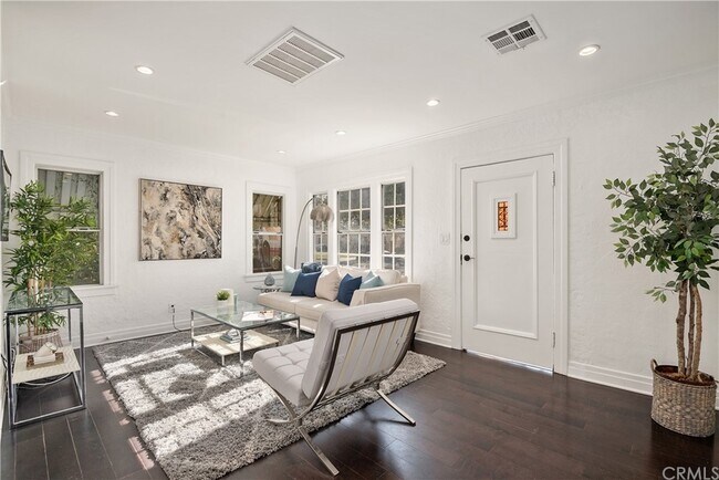 Building Photo - 432 N Bushnell Ave