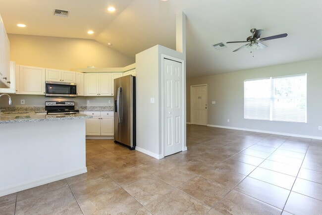 Foto del edificio - 1718 SW 12th Terrace