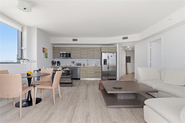 Foto del edificio - 121 NE 34th St