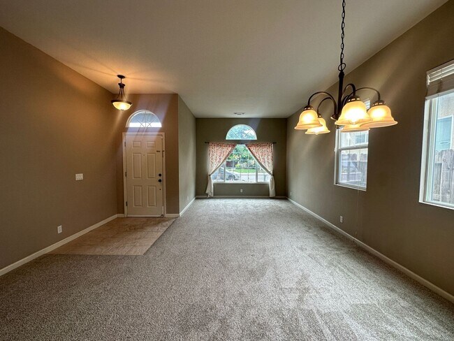 Foto del edificio - Tesla Solar Panels!