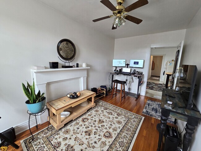 Sala de estar - 318 W McMillan St