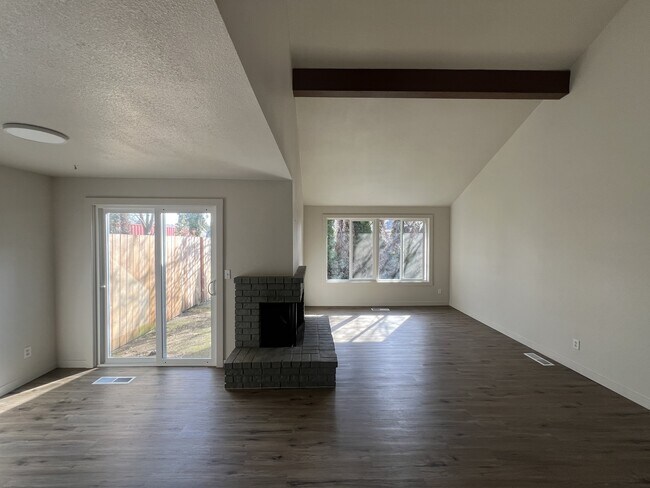 Foto del edificio - 1094-1098 46th Pl SE