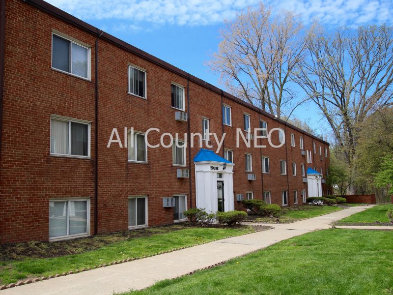 Primary Photo - 20580 Lorain Rd