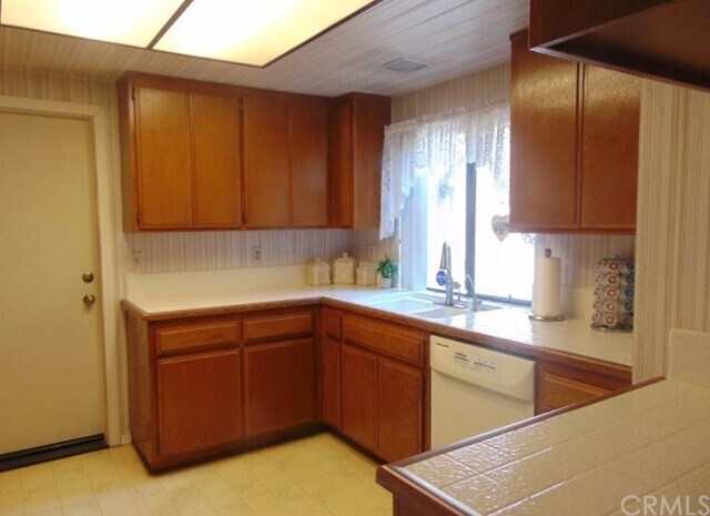 Building Photo - 1079 Romney Dr