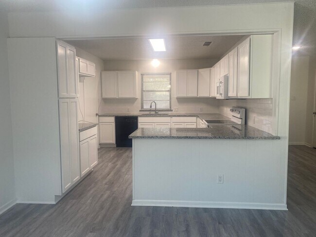 Foto del edificio - 3 BEDROOM, NEAR BELTON HIGH SCHOOL