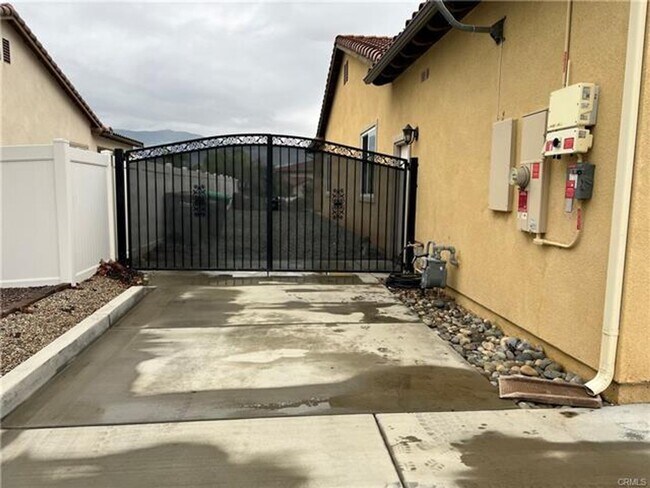 Building Photo - One-of-a-kind single-story home