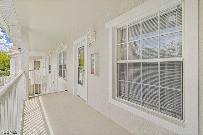 Foto del edificio - 22741 Sandy Bay Dr