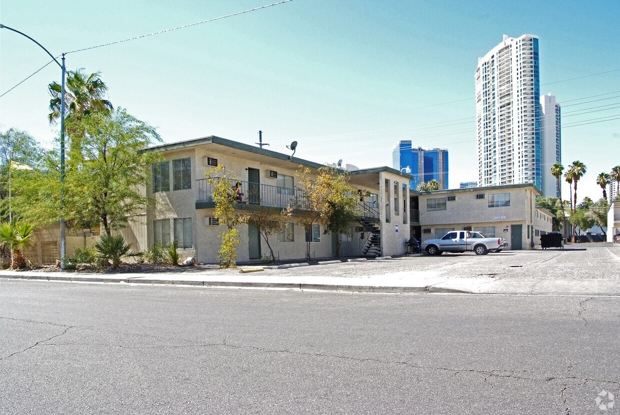Primary Photo - 2625 Van Patten St