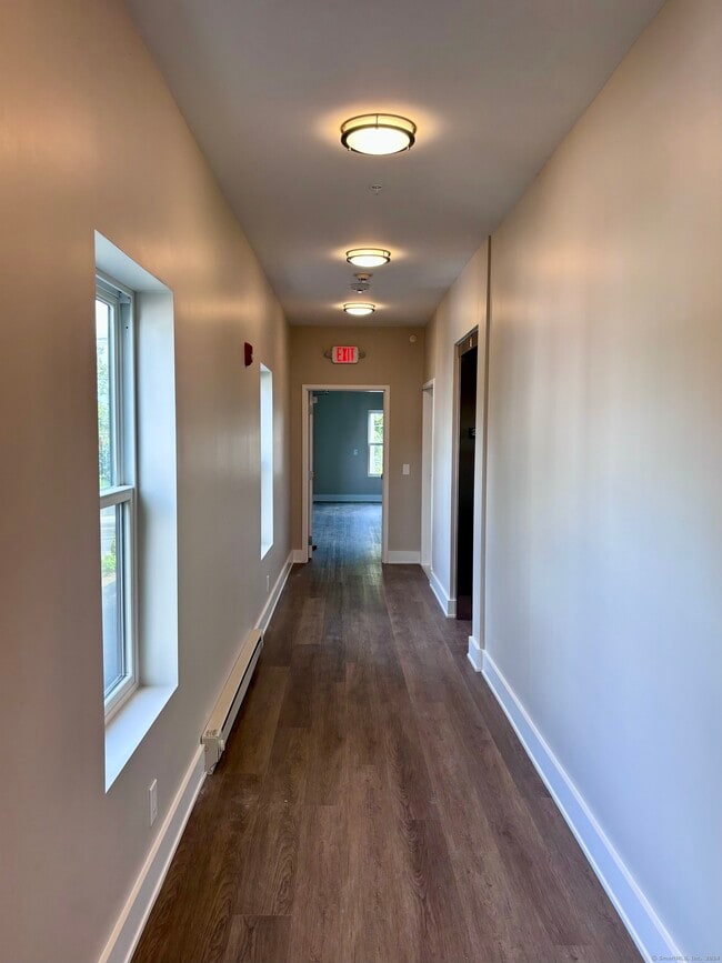 Building Photo - 5 N Salem Rd