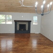 Building Photo - 3006 E Gasconade St