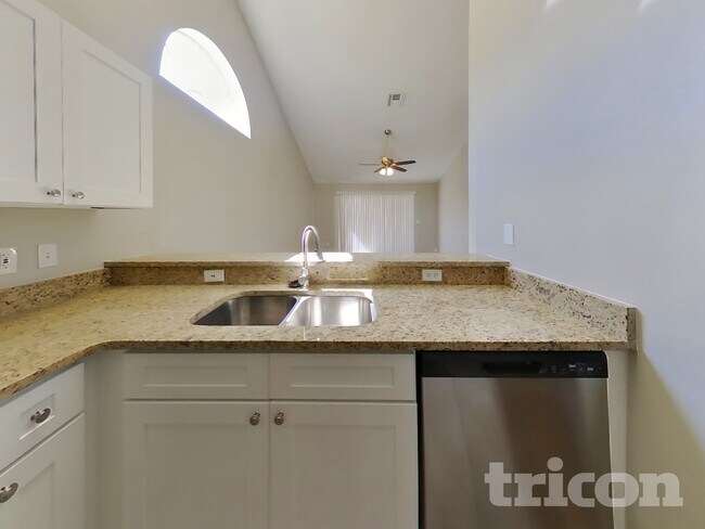 Building Photo - 1623 Chatham Cir