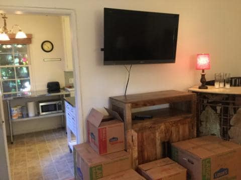 Living - 4927 Cahuenga Blvd
