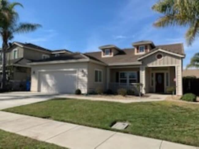 Building Photo - 4 bedroom 2 bathroom home Near Christoffer...